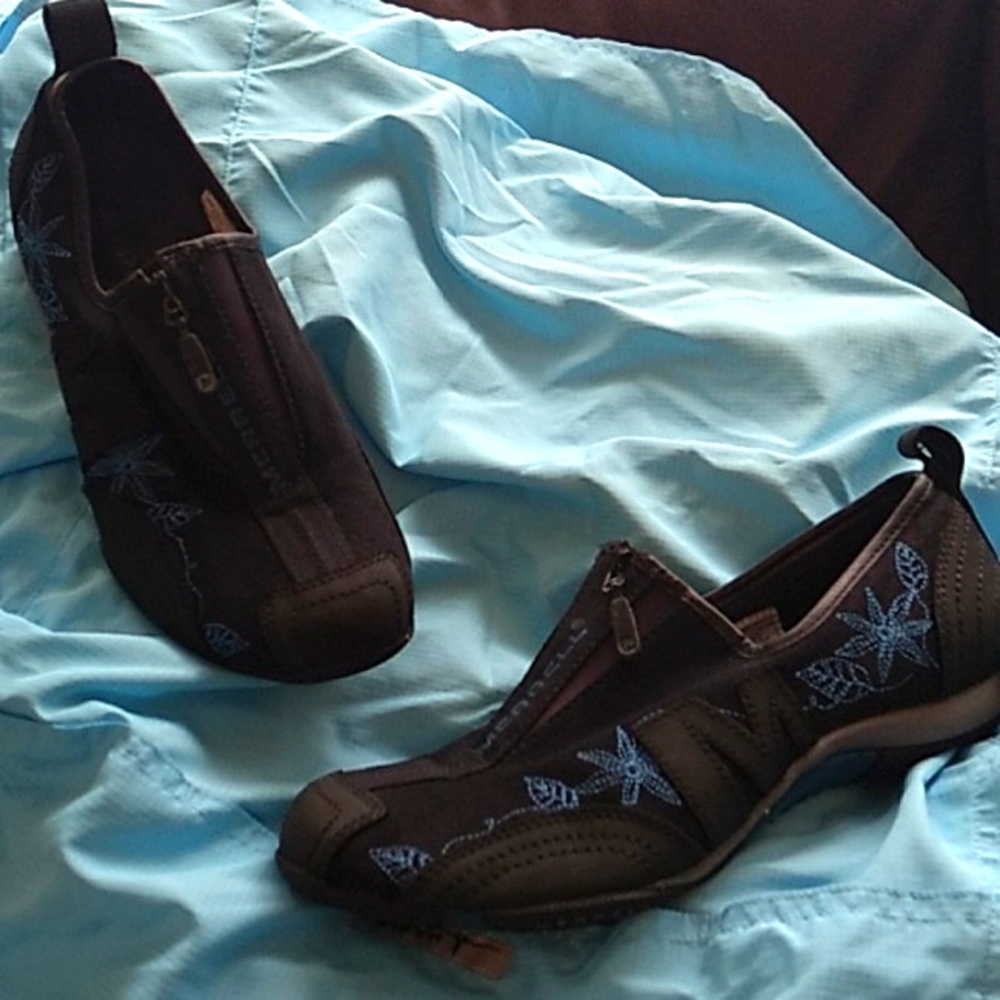 💙Women's Merrell sportswear black and Navy floral shoes size 7.5 (size 7💥💥)💙